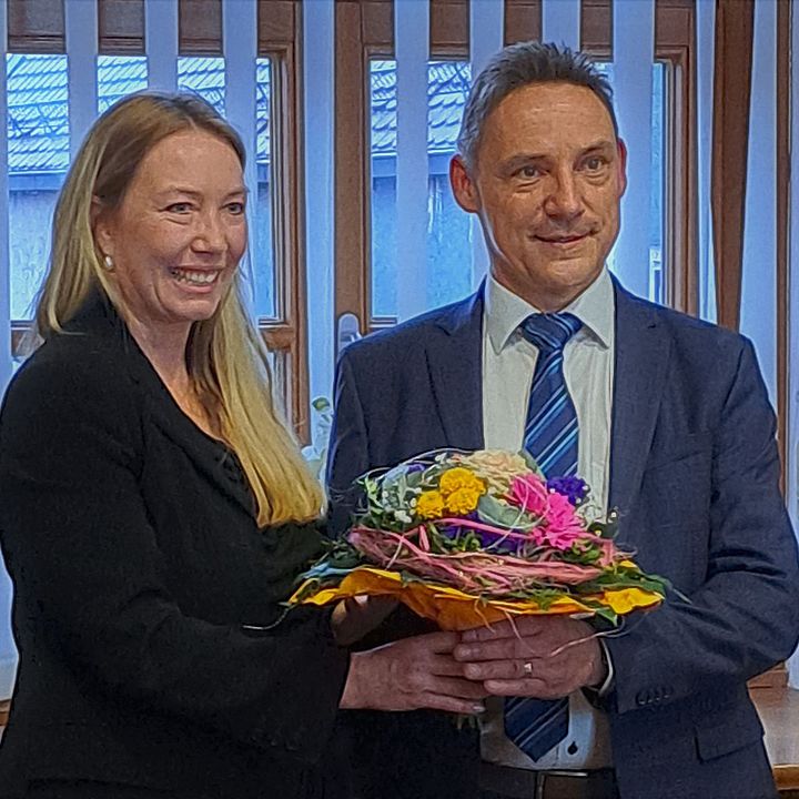 Gratulation an Dieter Nägele von der derzeitigen Bürgermeisterin, Miriam Gruß.